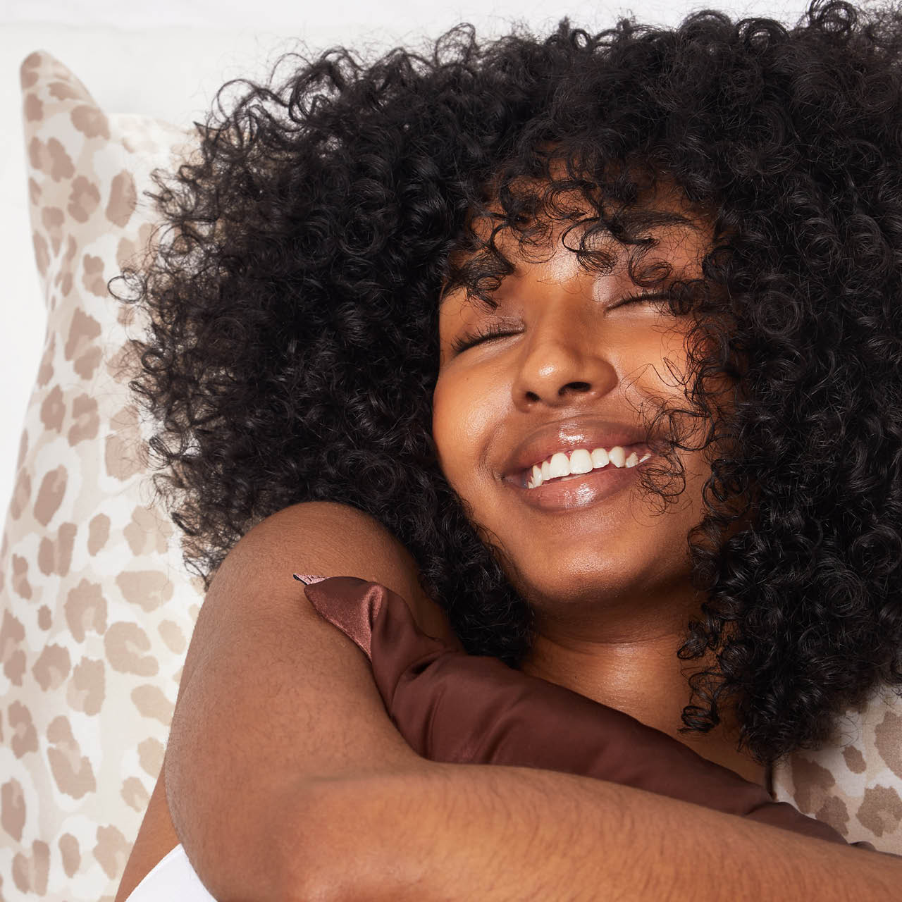 0848-StandardSatinPillowcase-Model-Sleep-Leopard-6-1280x1280px.jpg