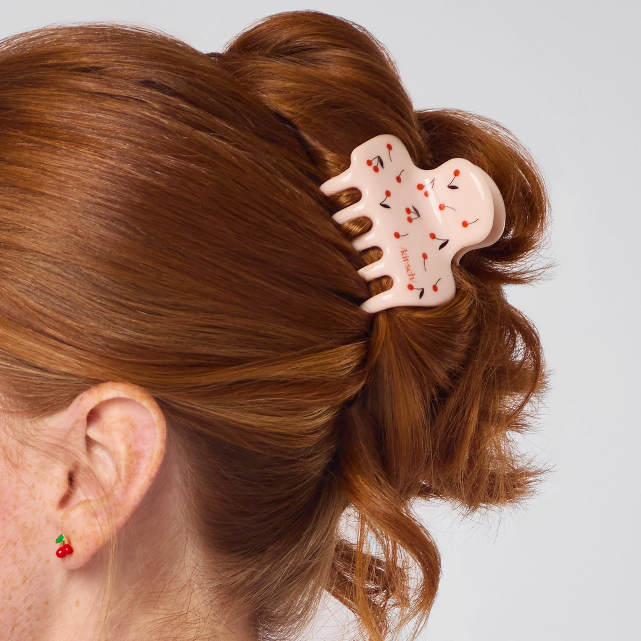 500409-MediumCloudClip-SeasonalCollection-CherryPrint-Model-1280x1280px.jpg