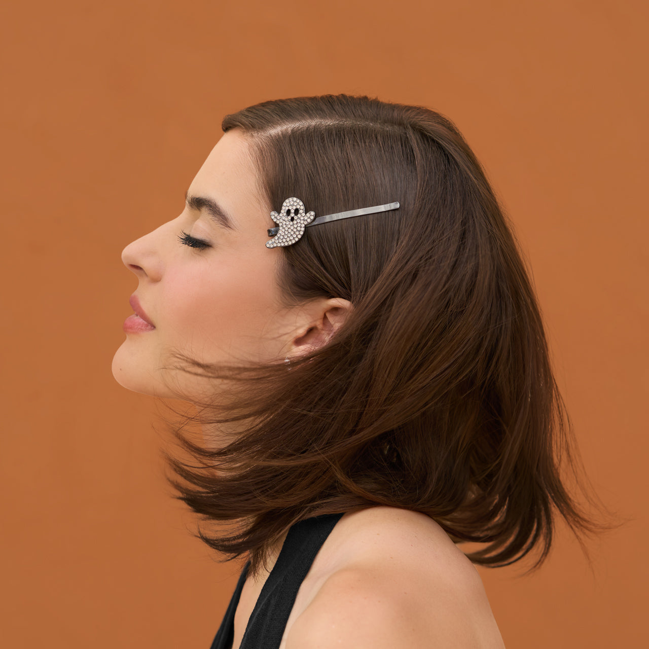 500676-Halloween-ExtraLongMetalRhinestoneBobbyPins-4pc-Hair-Ghost-Model-1-1280x1280px_64d02396-f052-4169-b4ce-800854d8d827.jpg