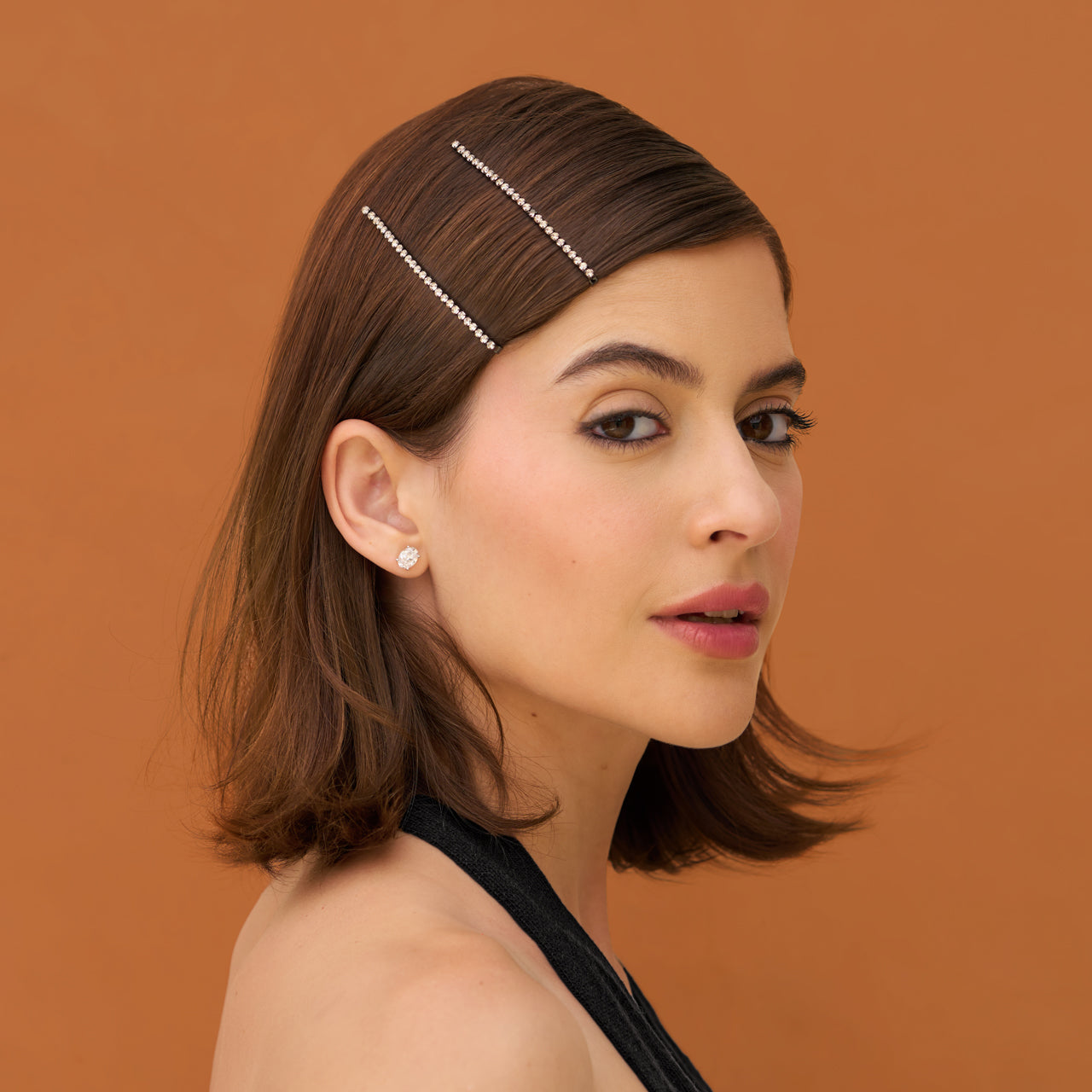 500676-Halloween-ExtraLongMetalRhinestoneBobbyPins-4pc-Hair-Ghost-Model-2-1280x1280px_a056fb59-6682-45e7-bd19-692c3cfca48d.jpg