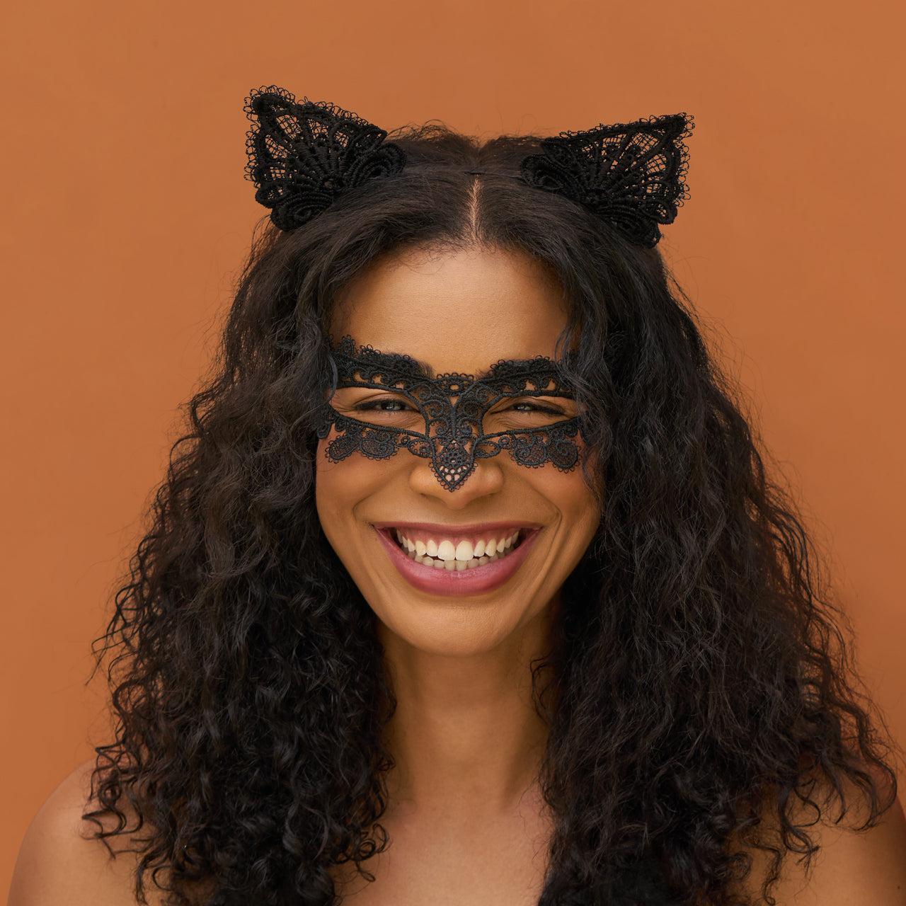 500690-Halloween-LaceHeadband_Mask-2pc-Hair-BlackCat-Model-1-1280x1280px_0cb05a82-e867-49fc-becc-af060ae6cae1.jpg
