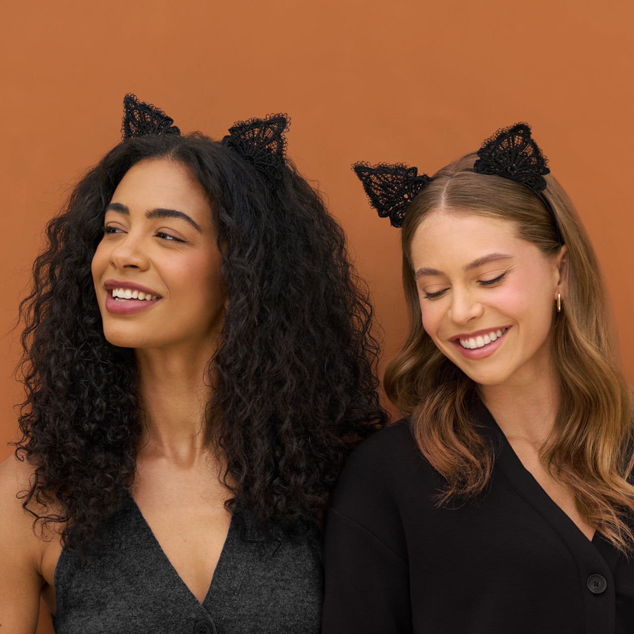 500690-Halloween-LaceHeadband_Mask-2pc-Hair-BlackCat-Model-6-1280x1280px_5bea8aa2-275c-471b-ad62-93f40a5936b5.jpg