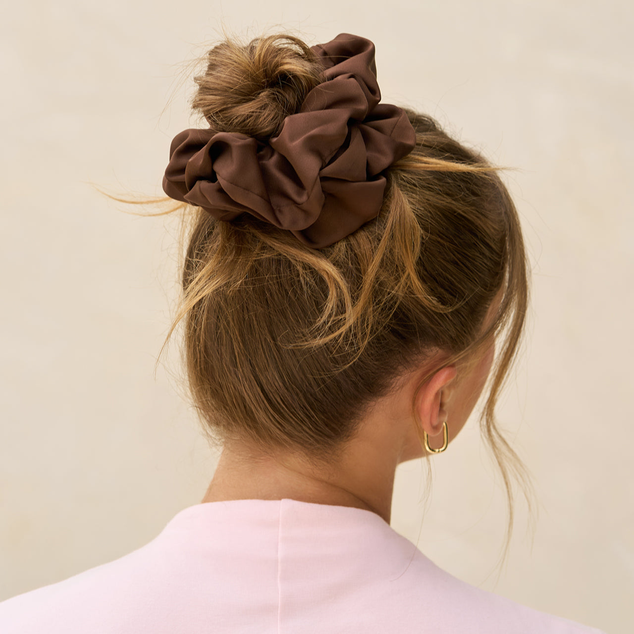 503349-RecycledFabricOversizedScrunchies-2pc-Black_Chocolate-Hair-Model-2-1280x1280px.jpg