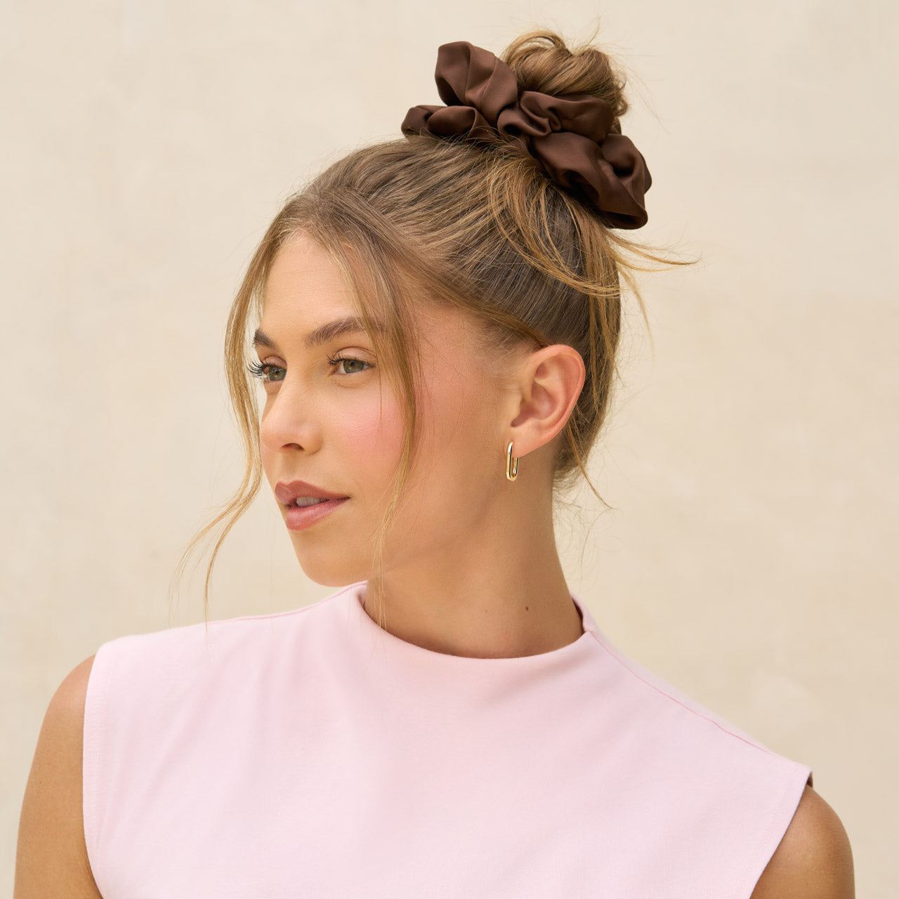 503349-RecycledFabricOversizedScrunchies-2pc-Black_Chocolate-Hair-Model-3-1280x1280px.jpg