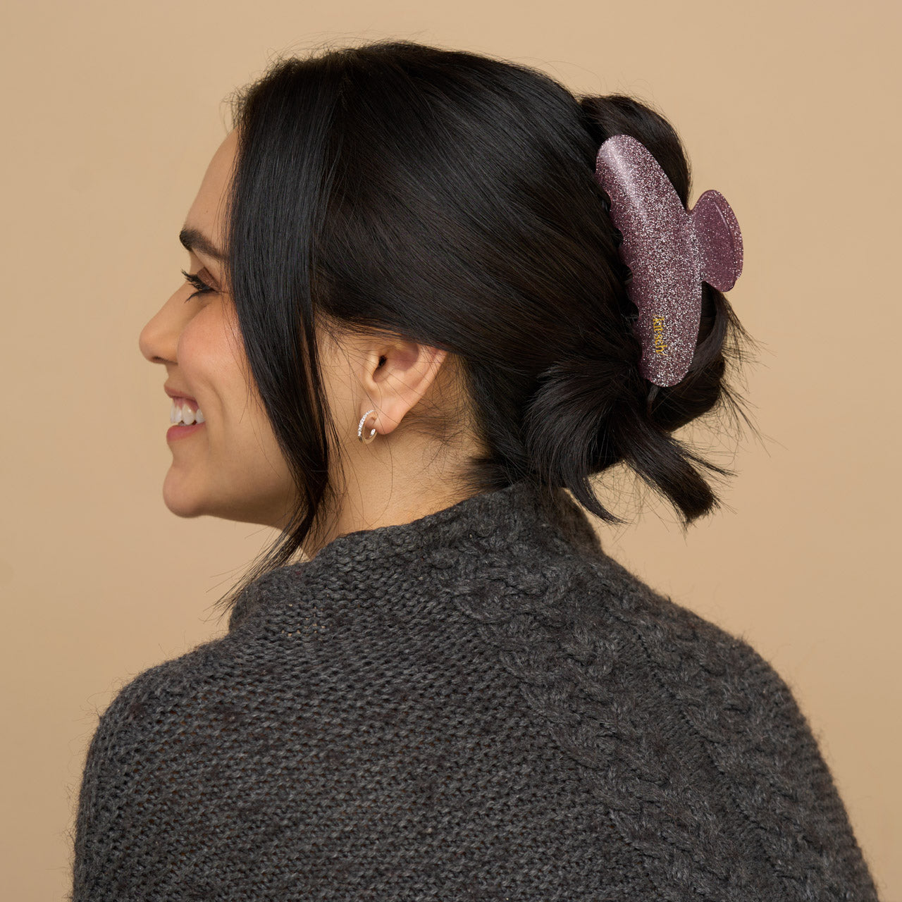 503691-Holiday-ClawClip-PinkGlitter-Model-1280x1280px.jpg