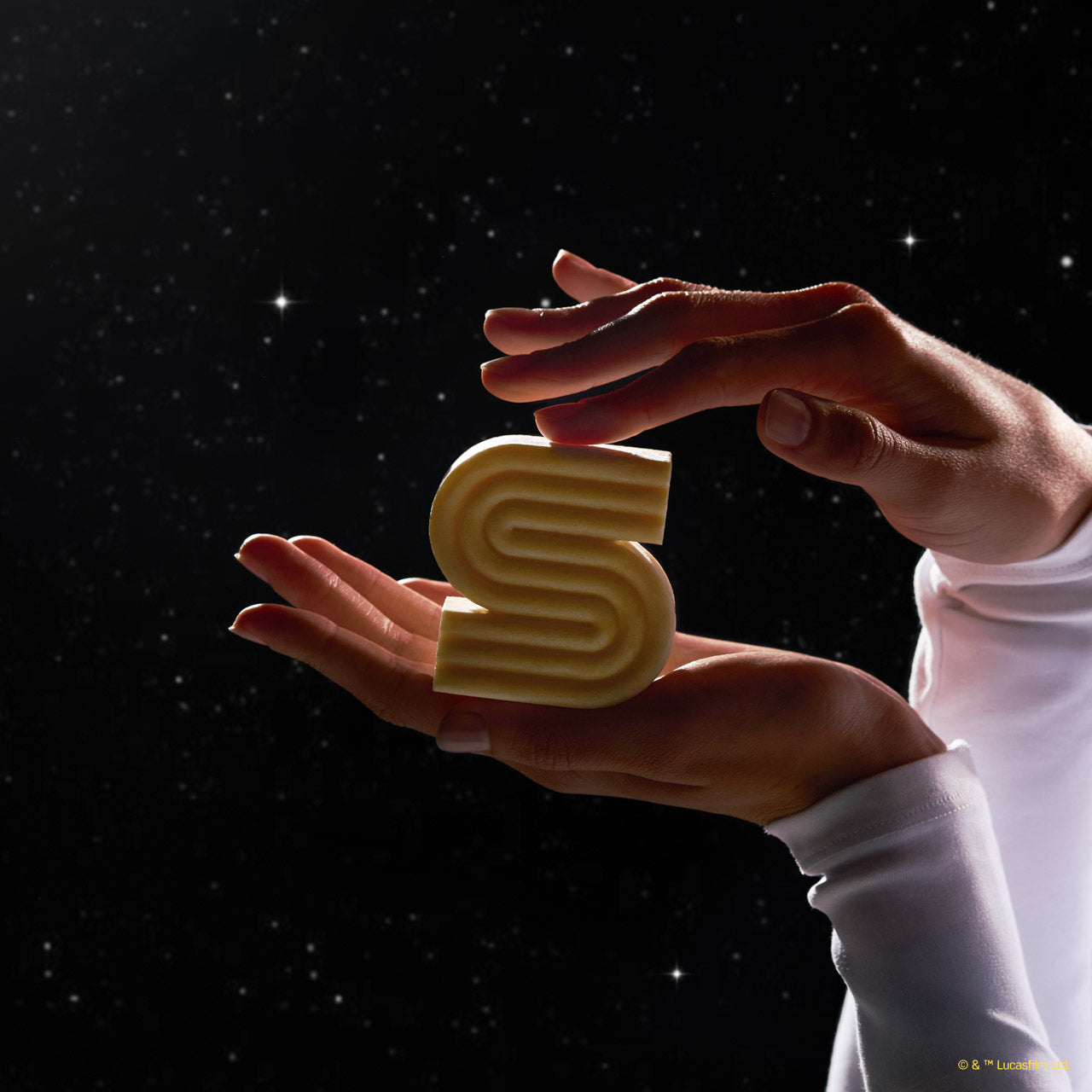 504506-StarWarsxKitsch-CreativeProductShoot-RiceWaterProteinStrengtheningSolidShampoo-C-3PO-2-1280x1280px.jpg