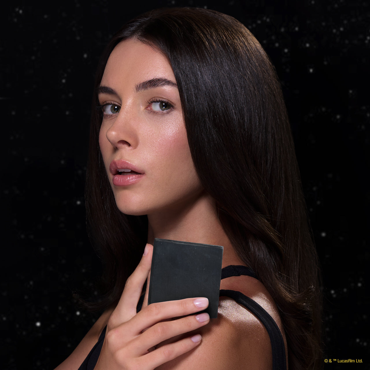 504520-StarWarsxKitsch-DetoxifyingCharcoalBodyWash-DarthDetox-Model-2-1280x1280px-2_739e8e4d-ace8-444c-acfe-c65c19943b79.jpg