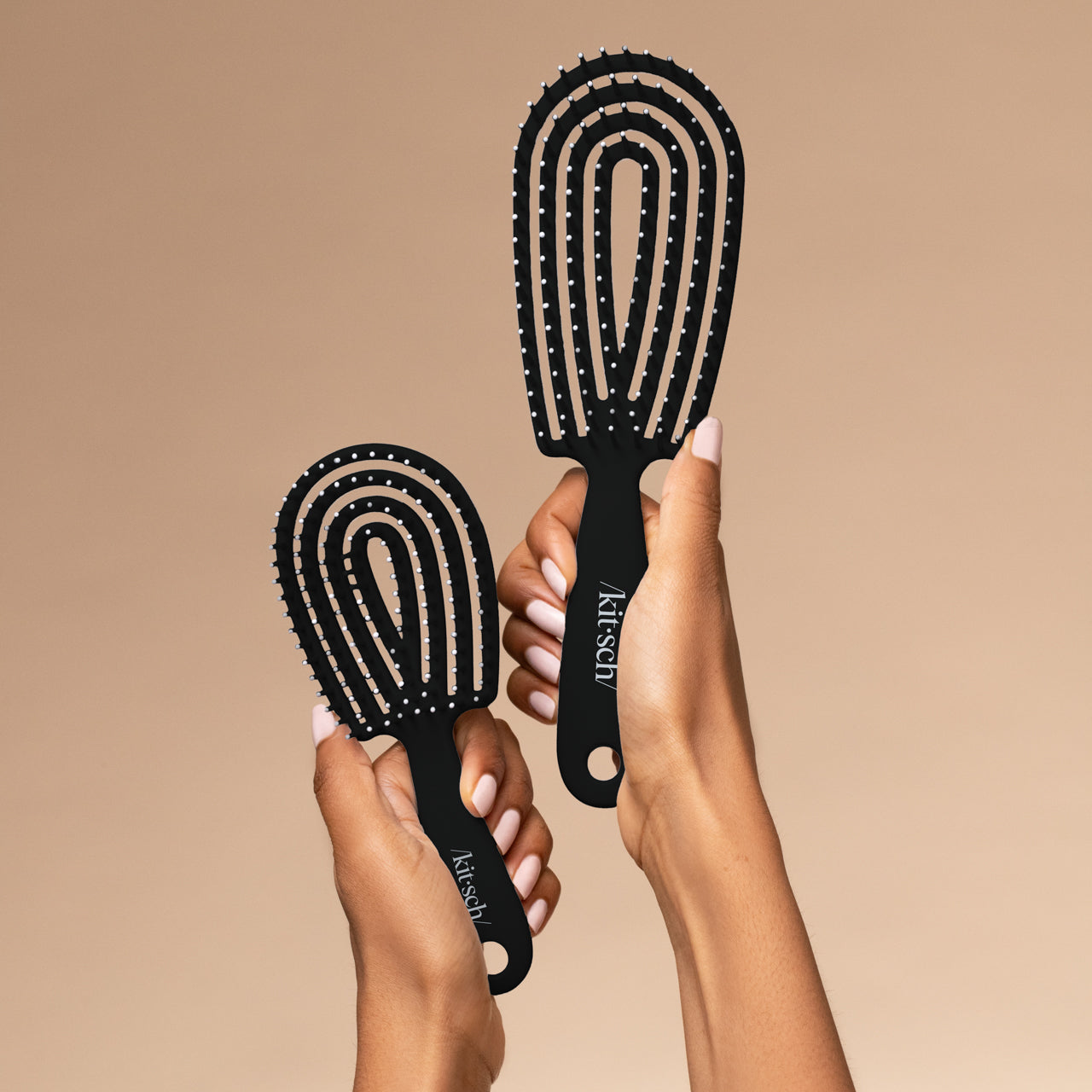 504797-MiniDetanglingFlexiBrush-Pro-Black-Model-1280x1280px.jpg