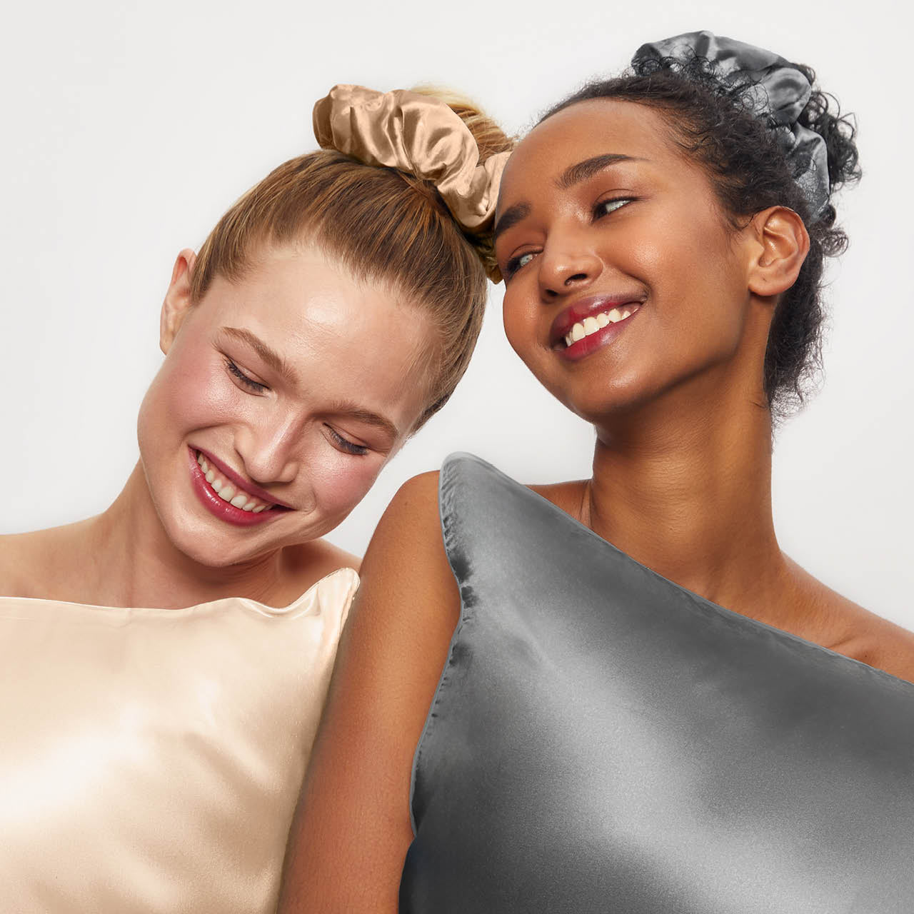 5670-SatinPillowScrunchies-Model-Sleep-Charcoal_Gold-8-1280x1280px.jpg