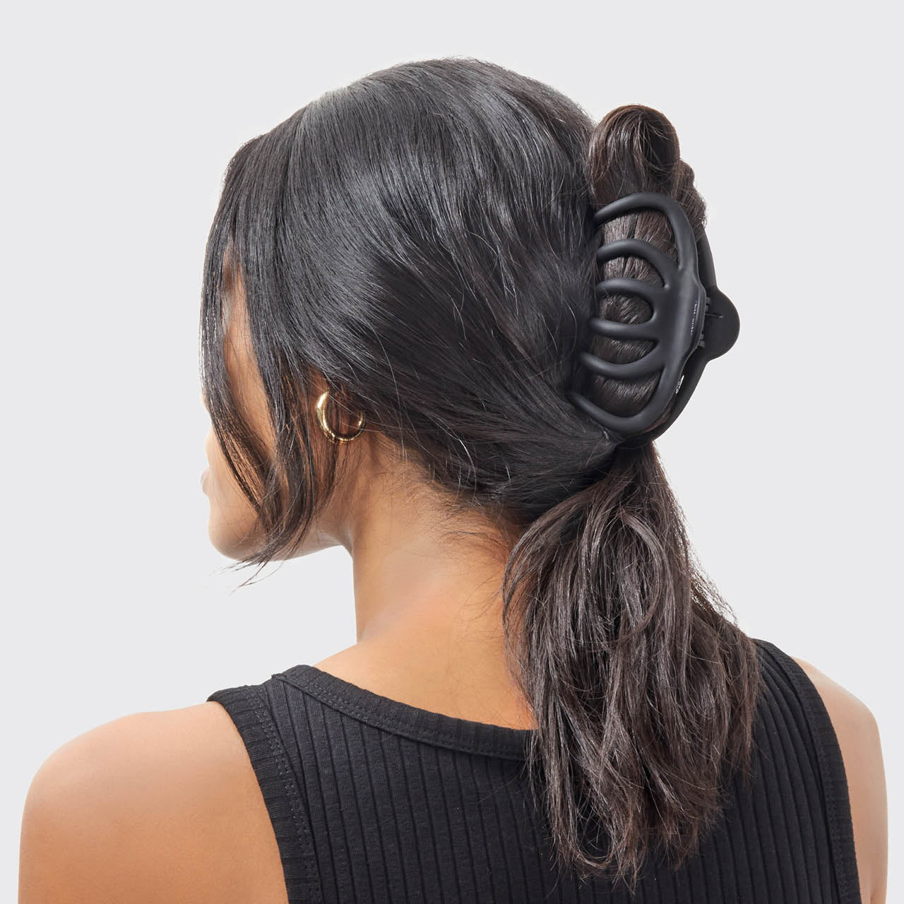 60237-RecycledPlasticOctopusClawClip-Model-Hair-Black_Tort-1280x1280px.jpg