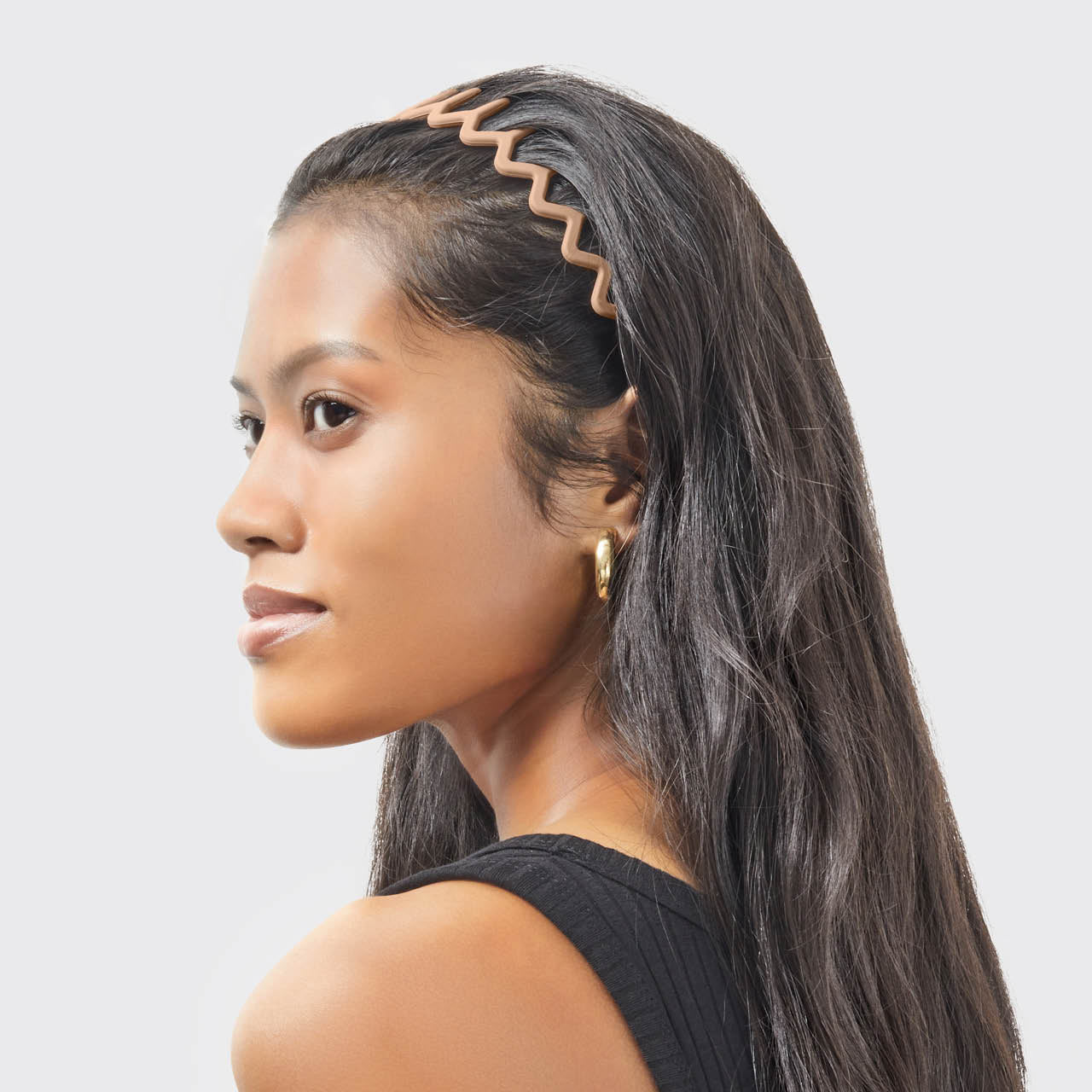 60459-RecycledPlasticZigZagHeadband-Model-Hair-Neutral-1280x1280px.jpg