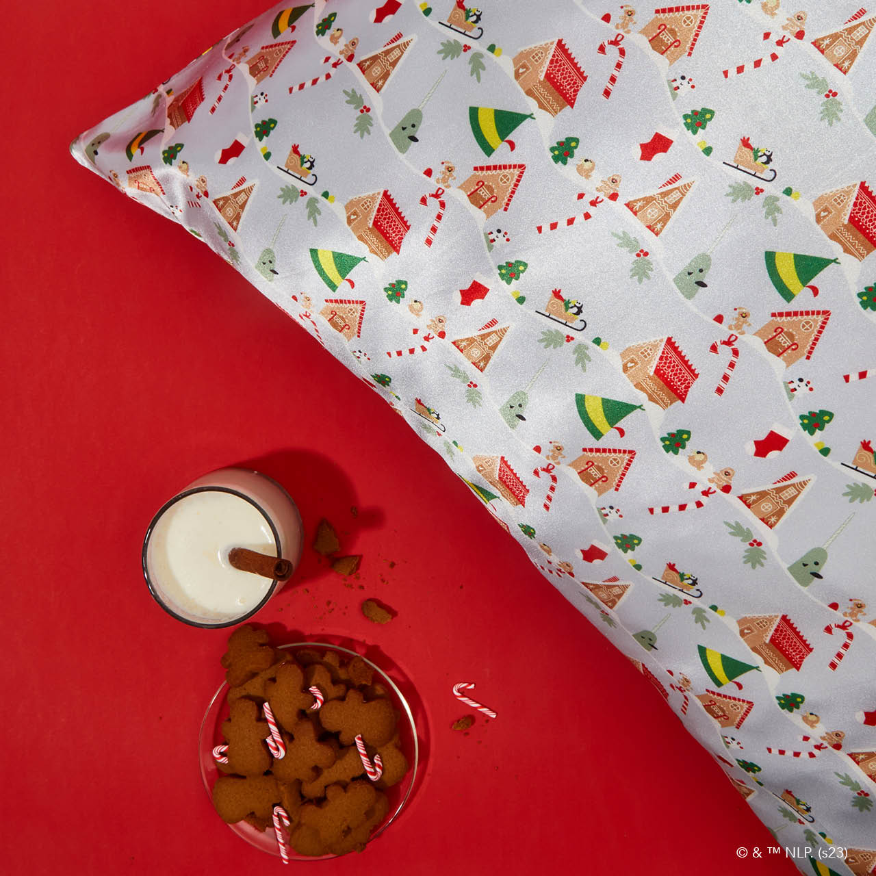 61951-ElfxKitsch-CreativeProductShoot-SatinPillowcase-PeriwinkleChristmas-5-1280x1280px.jpg