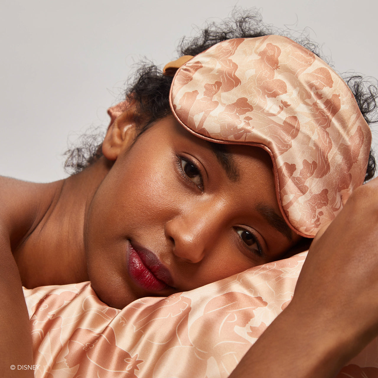 62941-62934-63788-DisneyPrincessxKitsch-SatinEyeMask-SatinPillowcase-PrincessParty-Model-6-1280x1280px_5d3a394c-077a-4707-a1c2-0bc055d11ac9.jpg