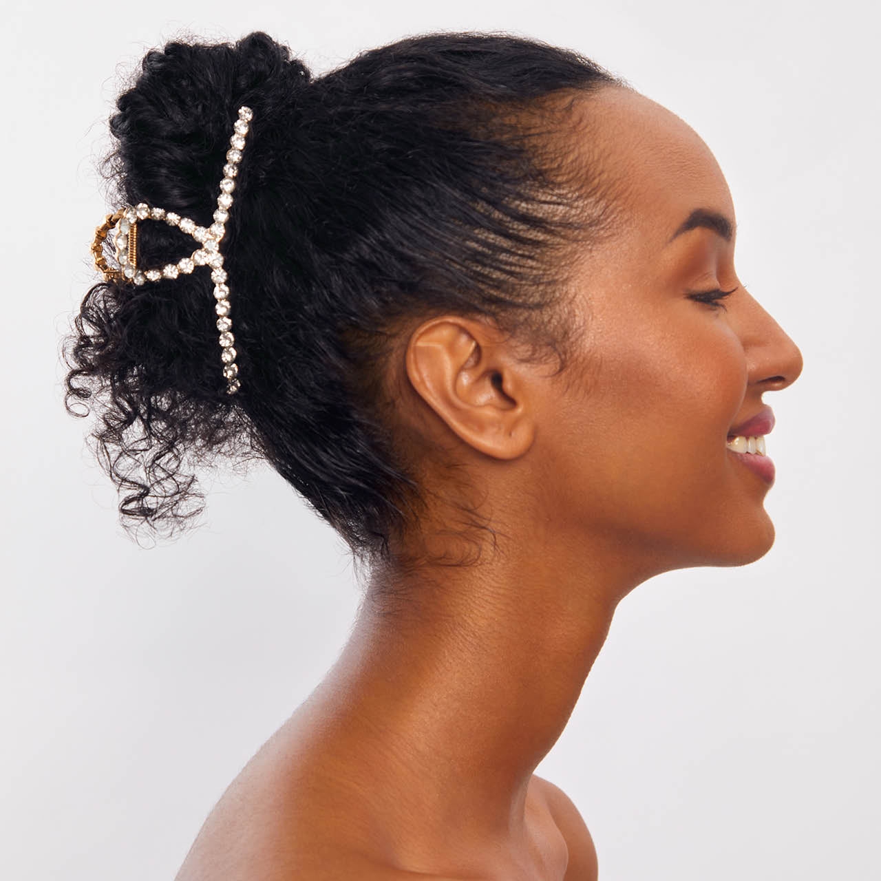 63078-CreativeProductShoot-MetalRhinestoneLoopClawClip-1pc-Model-Hair-Gold-6-1280x1280px.jpg