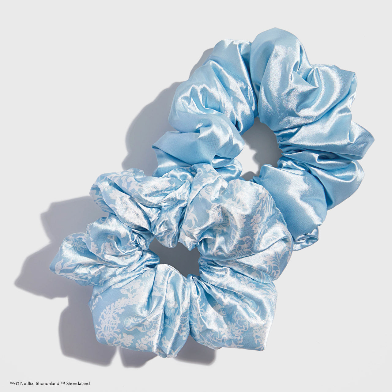 63627-BridgertonxKitsch-SatinPillowScrunchies-ToileDeBlue-1280x1280px.jpg