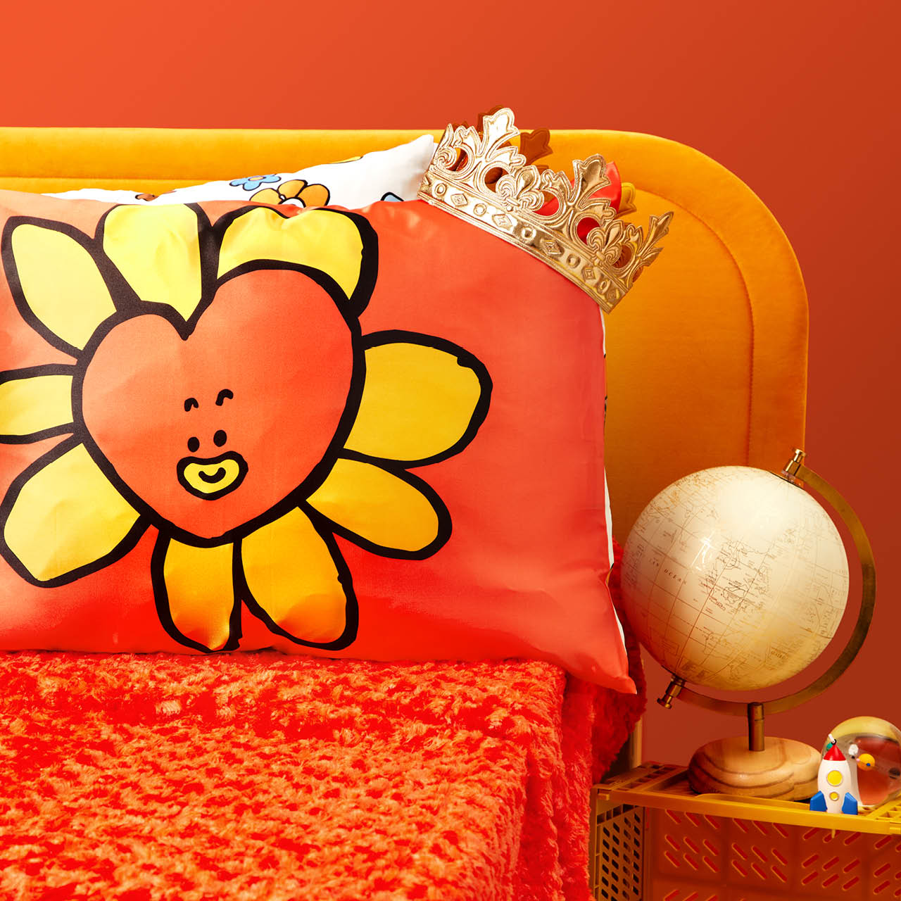 65492-65591-BT21xKitsch-CreativeProductShoot-SatinPillowcase-Tata-2-1280x1280px.jpg