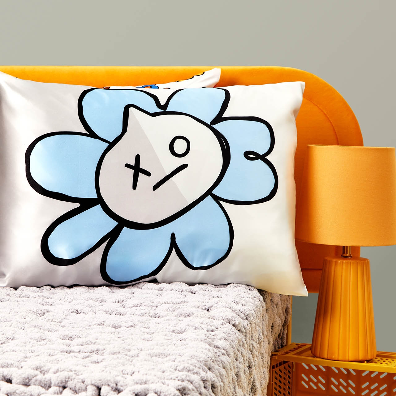 65515-65614-BT21xKitsch-CreativeProductShoot-SatinPillowcase-Van-1280x1280px.jpg