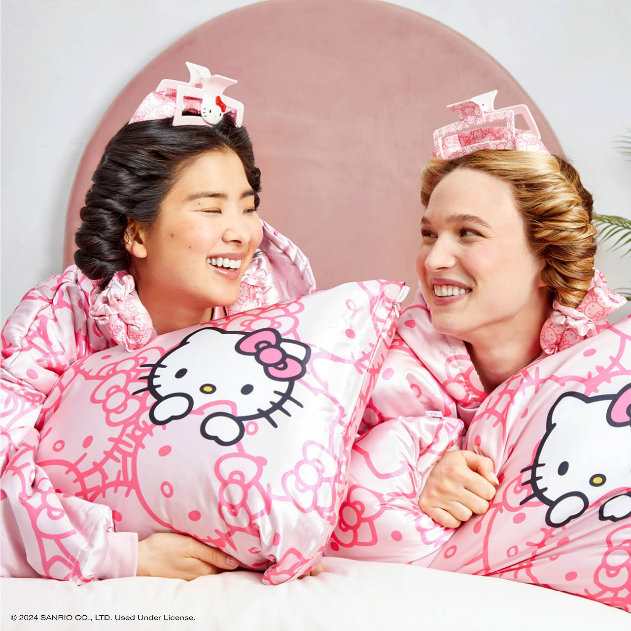 65867-65676-66970-66819-65775-65782-66505-HelloKittyxKitsch-Model-Group-1280x1280px.jpg