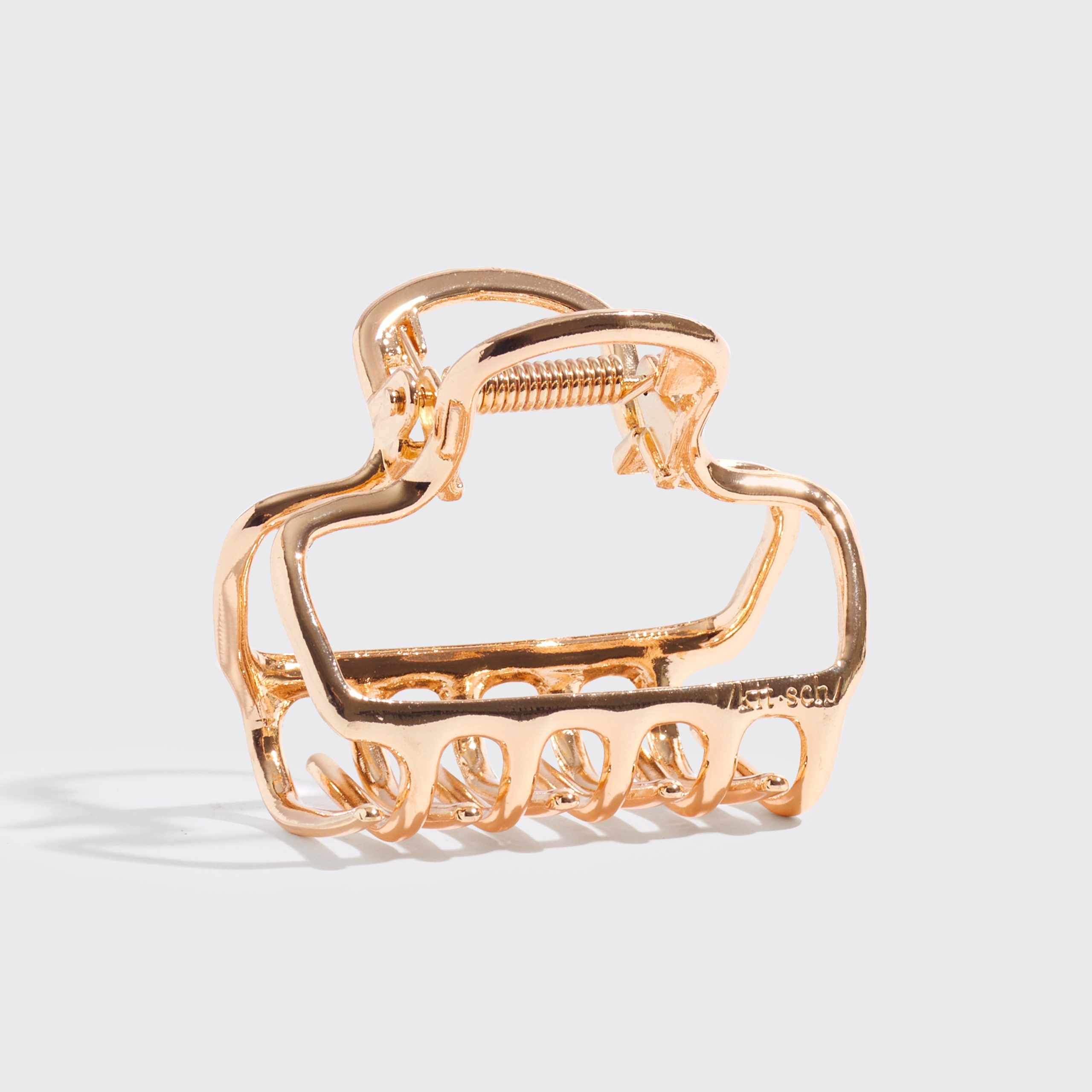 65942-MetalOpenShapeMediumPuffyClawClip-1pc-Hair-Gold-2-300dpi-scaled-1.jpg