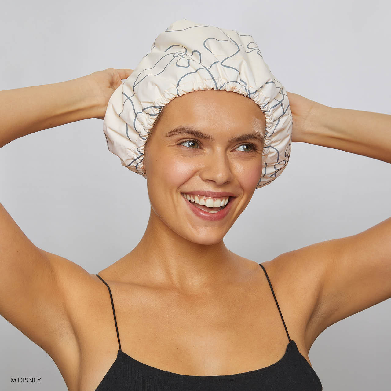 66048-MickeyMinniexKitsch-SatinLinedFlexiShowerCap-MickeyMaze-Cream-Model-3-1280x1280px.jpg