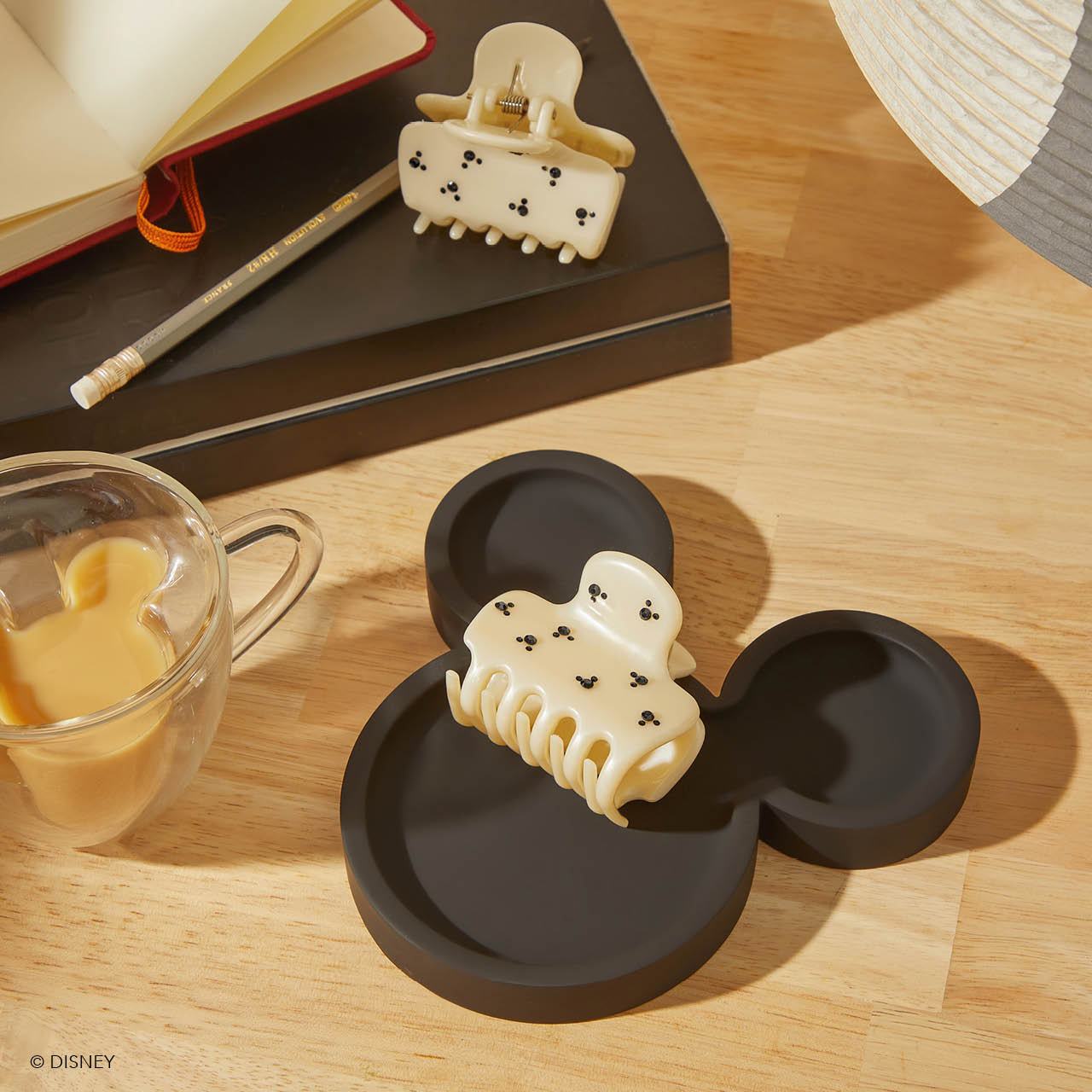 66079-MickeyMinniexKitsch-CreativeProductShoot-RecycledPlasticRhinestoneClawClip-1pc-Cream-1280x1280px.jpg
