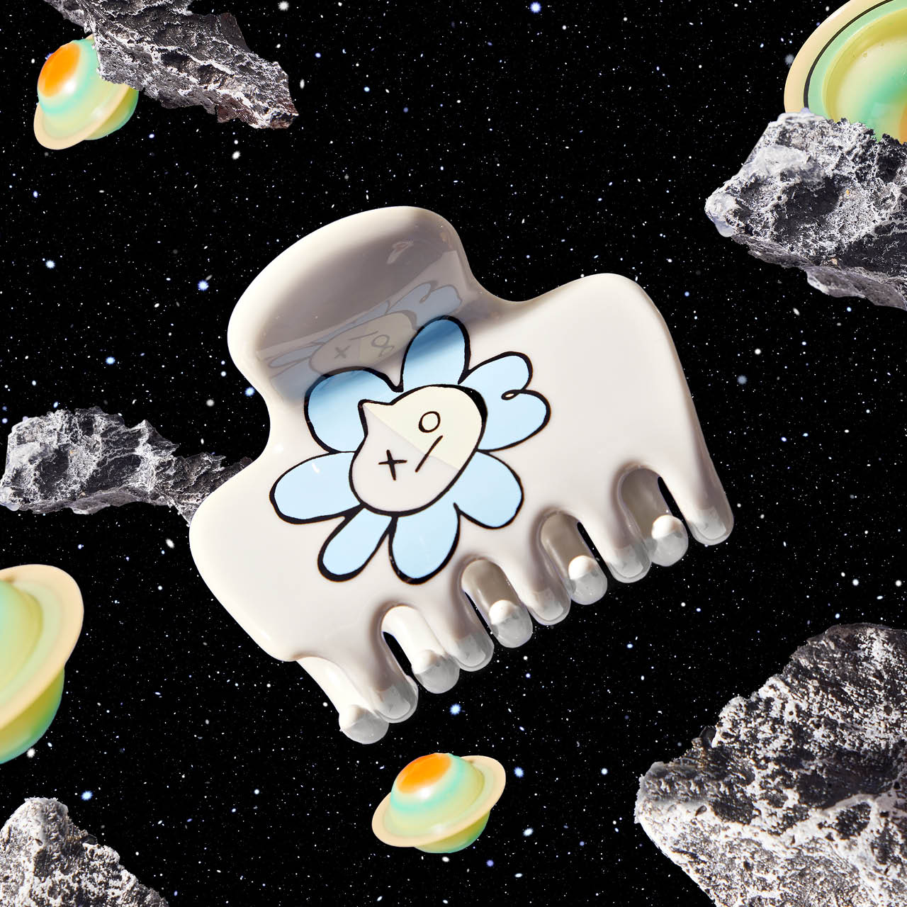 66390-BT21xKitsch-CreativeProductShoot-RecycledPlasticClawClip-1pc-Van-1280x1280px_1.jpg