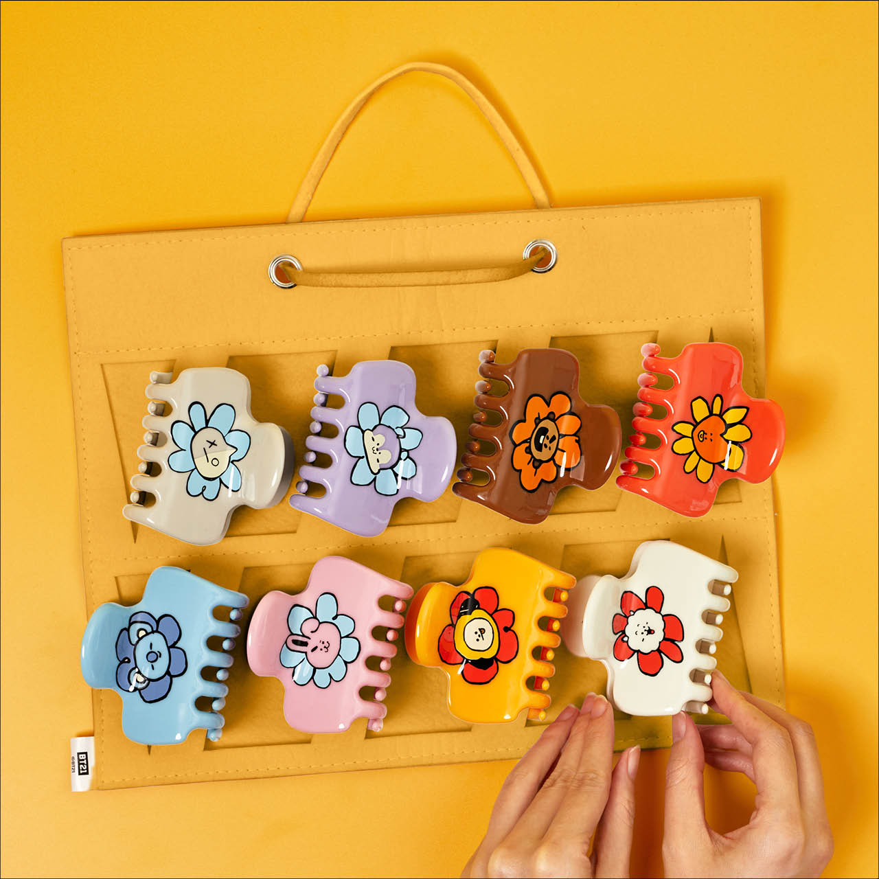 66406-BT21xKitsch-CreativeProductShoot-ClawClipOrganizer-Front-2-1280x1280px.jpg
