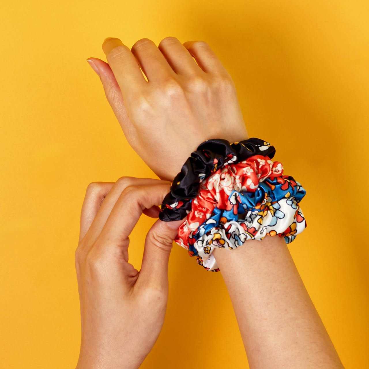 66581-BT21xKitsch-SatinSleepScrunchies-4pc-Set-Model-5-1280x1280px.jpg