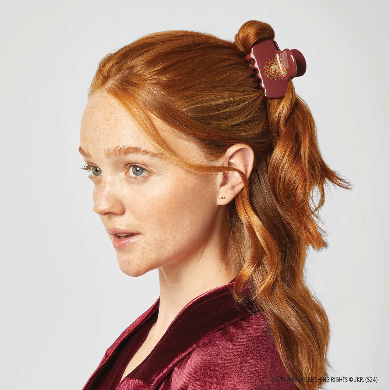 66697-HarryPotterxKitsch-RecycledPlasticClawClip-1pc-Gryffindor-Model-1280x1280px.jpg