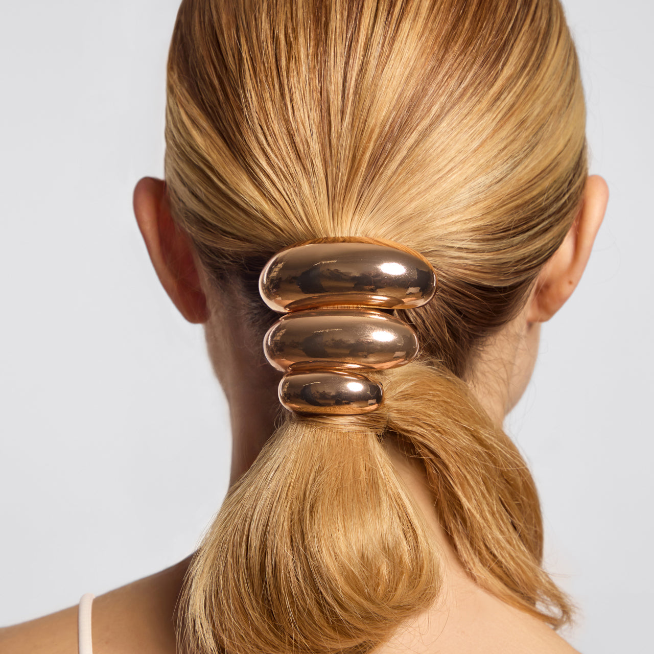 68943-69322-69377-MetalCloudCuff-Gold-Hair-Model-1280x1280px_dc5865f6-0574-4d91-a5fe-efe3663e4b16.jpg