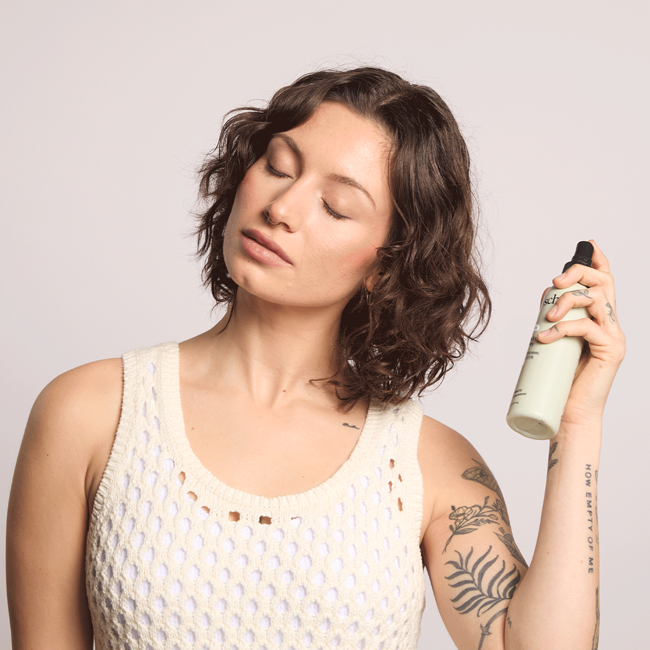 69551-Texturizing-Sea-Salt-Spray-Model-2-1280x1280px_1.gif